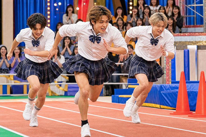 Idol gag segment pulls two fandoms together
